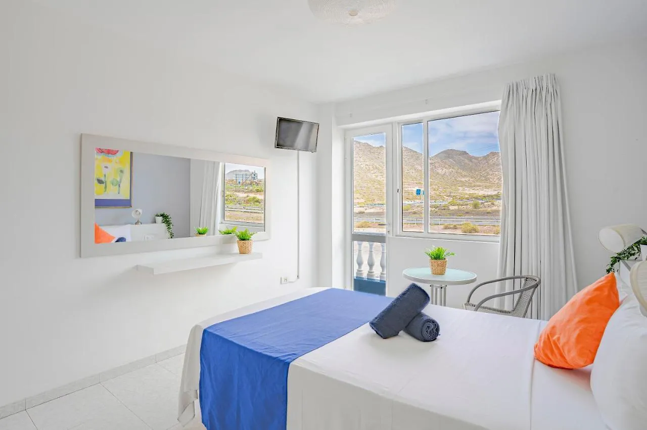 Hostel Neon Tenerife Гуаса
